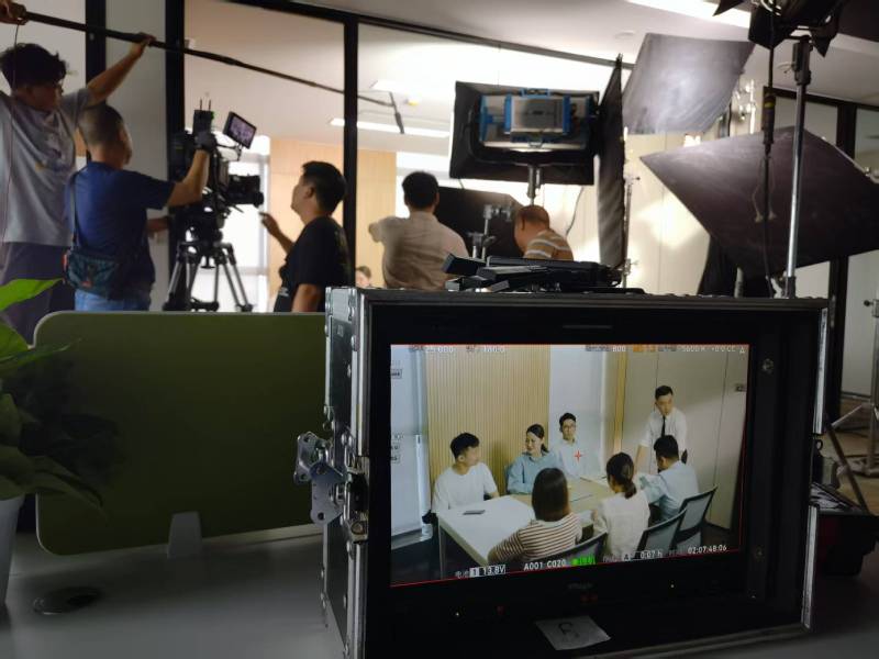 德州TVC拍摄公司：科技产品视觉化大师，诠释未来感与功能美学